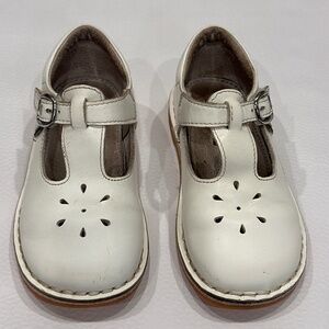 L’AMOUR Toddler Girls Beige Mary Jane’s Size 8